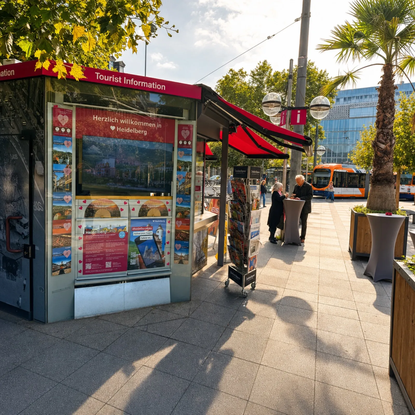 Tourist-Information-Seite des Kiosks mit HeidelbergCARD-Plakaten